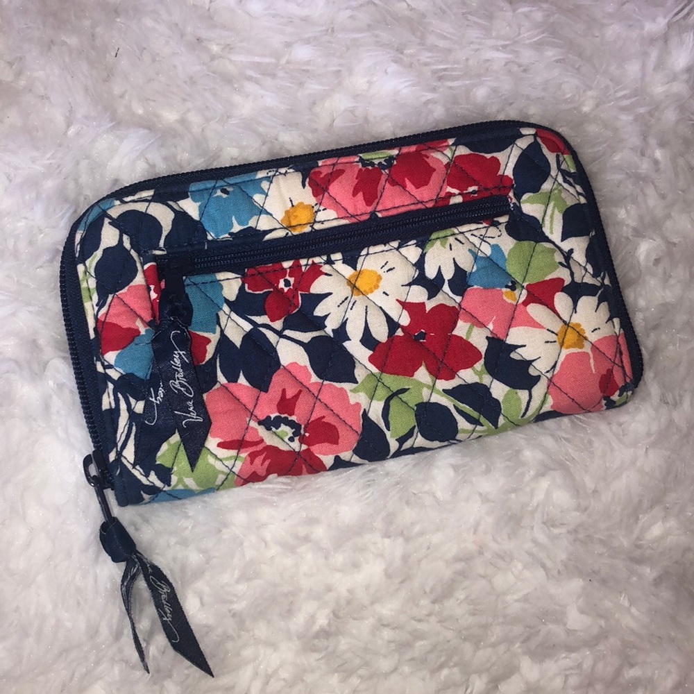 vera bradley wristlet